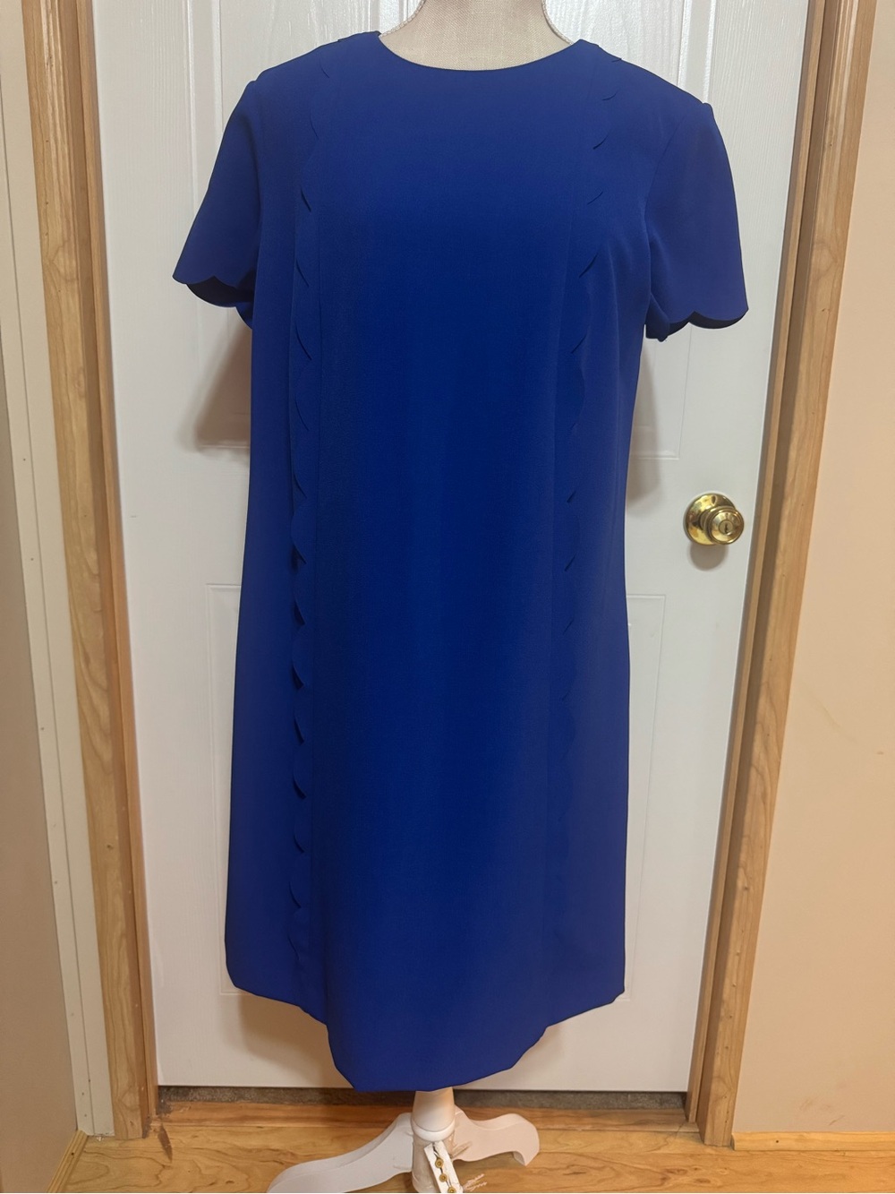 Tahari-Levine Sz 10 Classic Shift Dress in Royal Blue EUC😊😊
